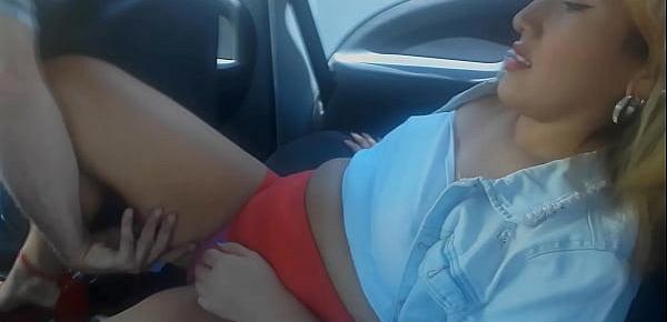  Seduciendo a chofer de Uber- me masturba mientras grabo video para mis redes sociales